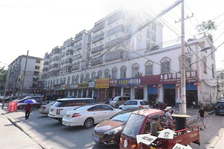 高级中学附近圣都·山水城三室两厅一卫毛坯房出售带储藏